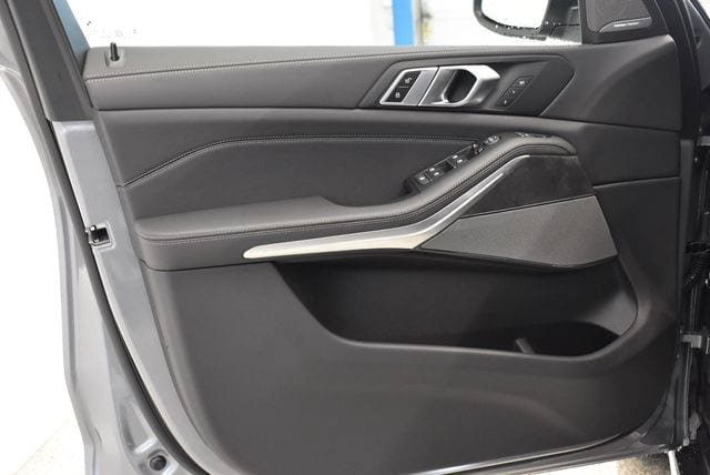 New 2026 BMW X5 xDrive40i w/ Premium Package AWD/4WD image 13
