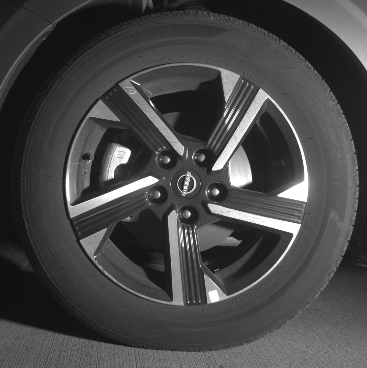 Used 2025 Nissan Sentra SV FWD image 12