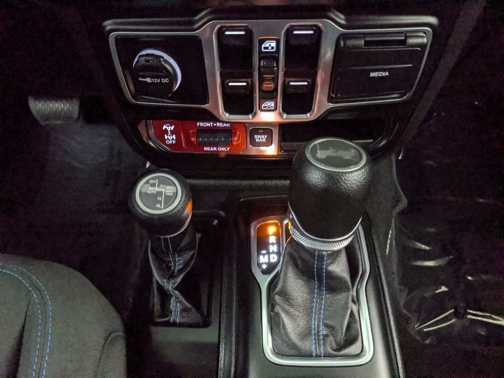 Used 2023 Jeep Wrangler Unlimited Rubicon 4xe AWD/4WD image 9