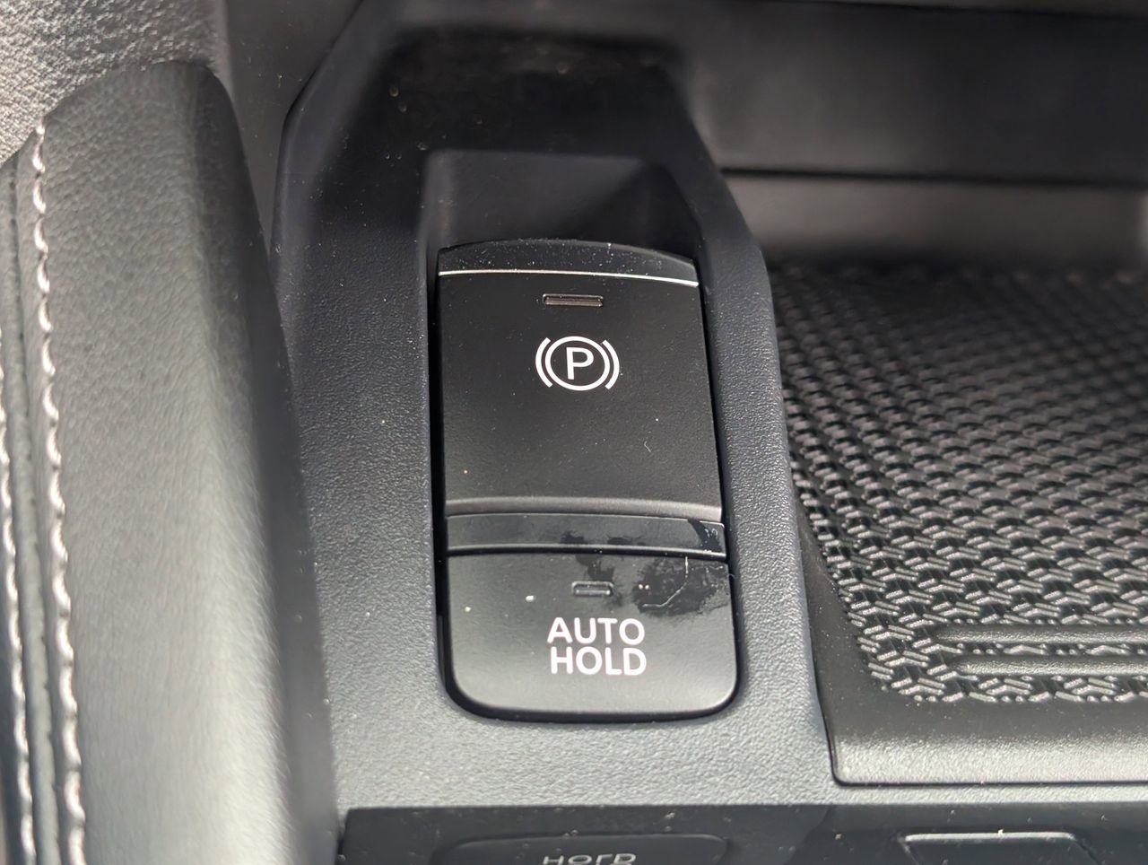 Used 2023 Nissan Kicks SR FWD image 19