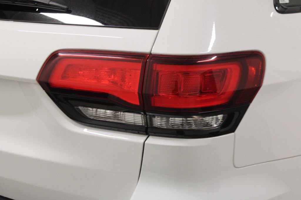 Used 2019 Jeep Grand Cherokee Altitude AWD/4WD image 12