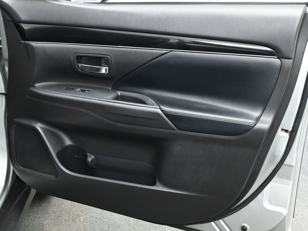 Used 2020 Mitsubishi Outlander SEL image 19