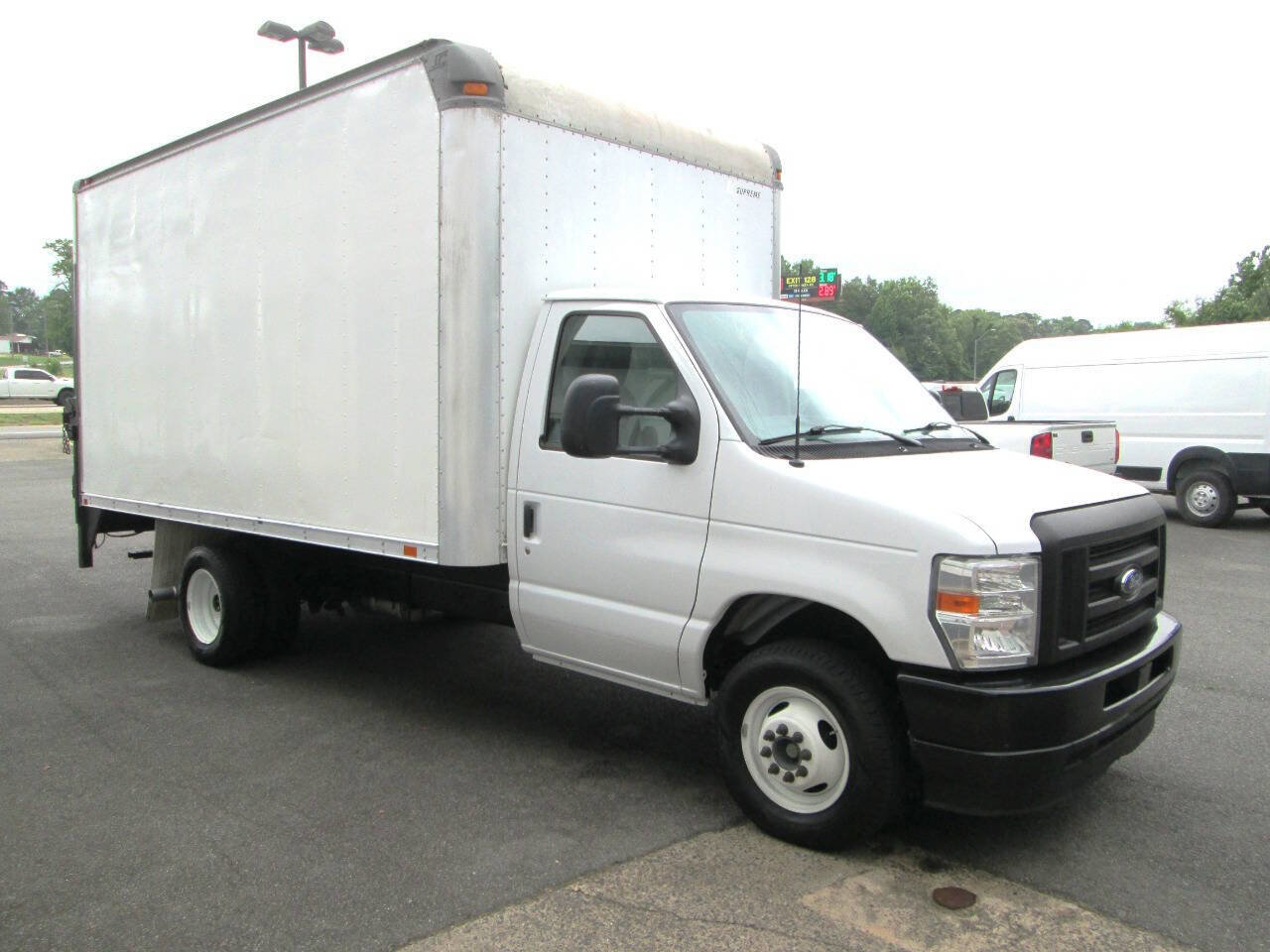 Used 2024 Ford E-350 and Econoline 350 Super Duty w/ Driver's Safety Package image 4
