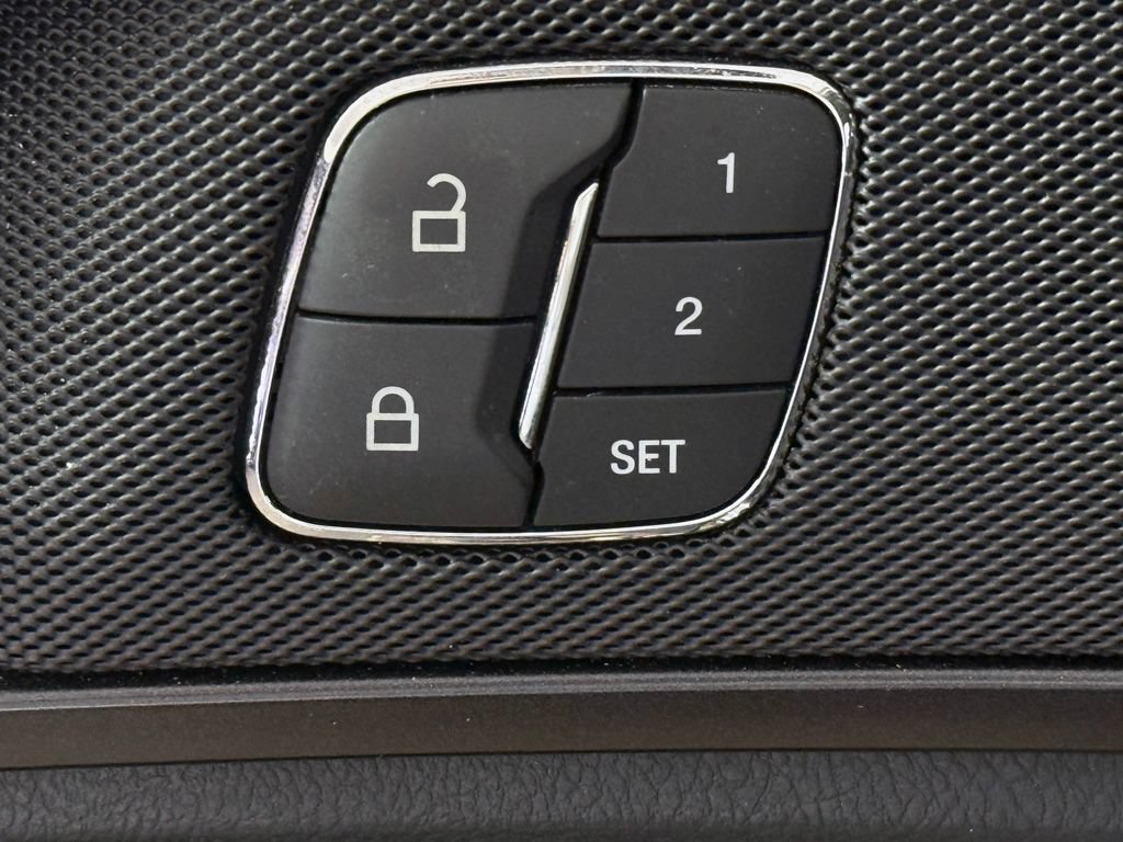 Used 2019 Ford Fusion Energi Titanium FWD image 35