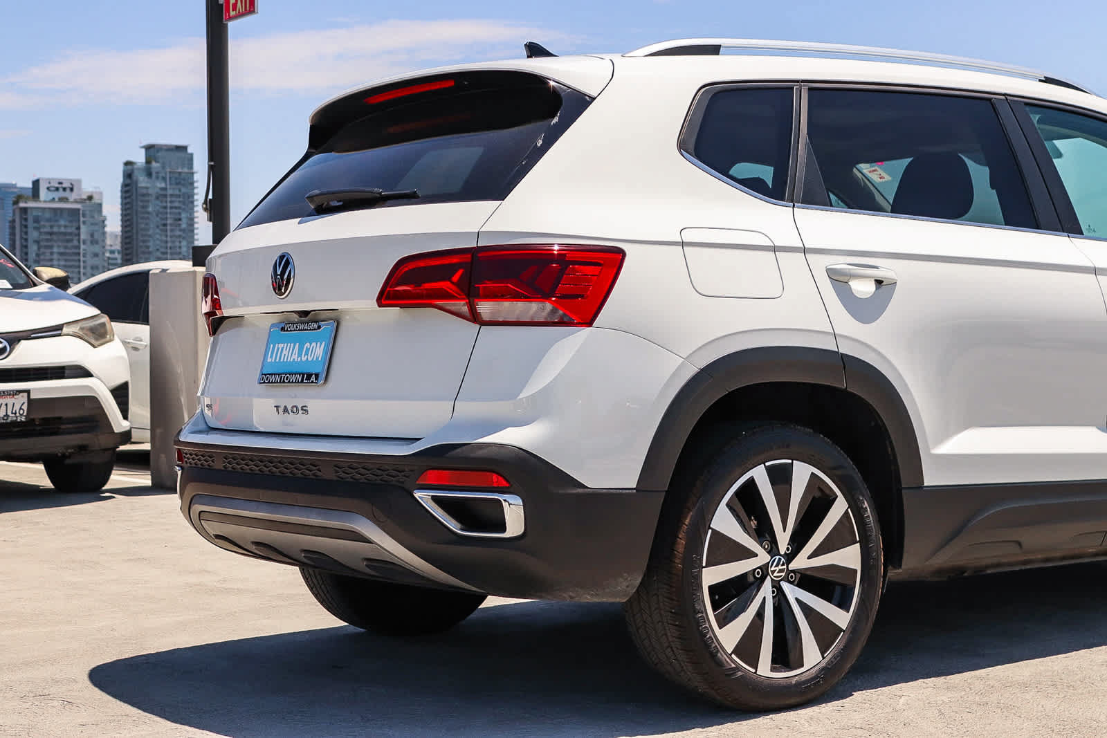 Certified 2022 Volkswagen Taos SE FWD image 9