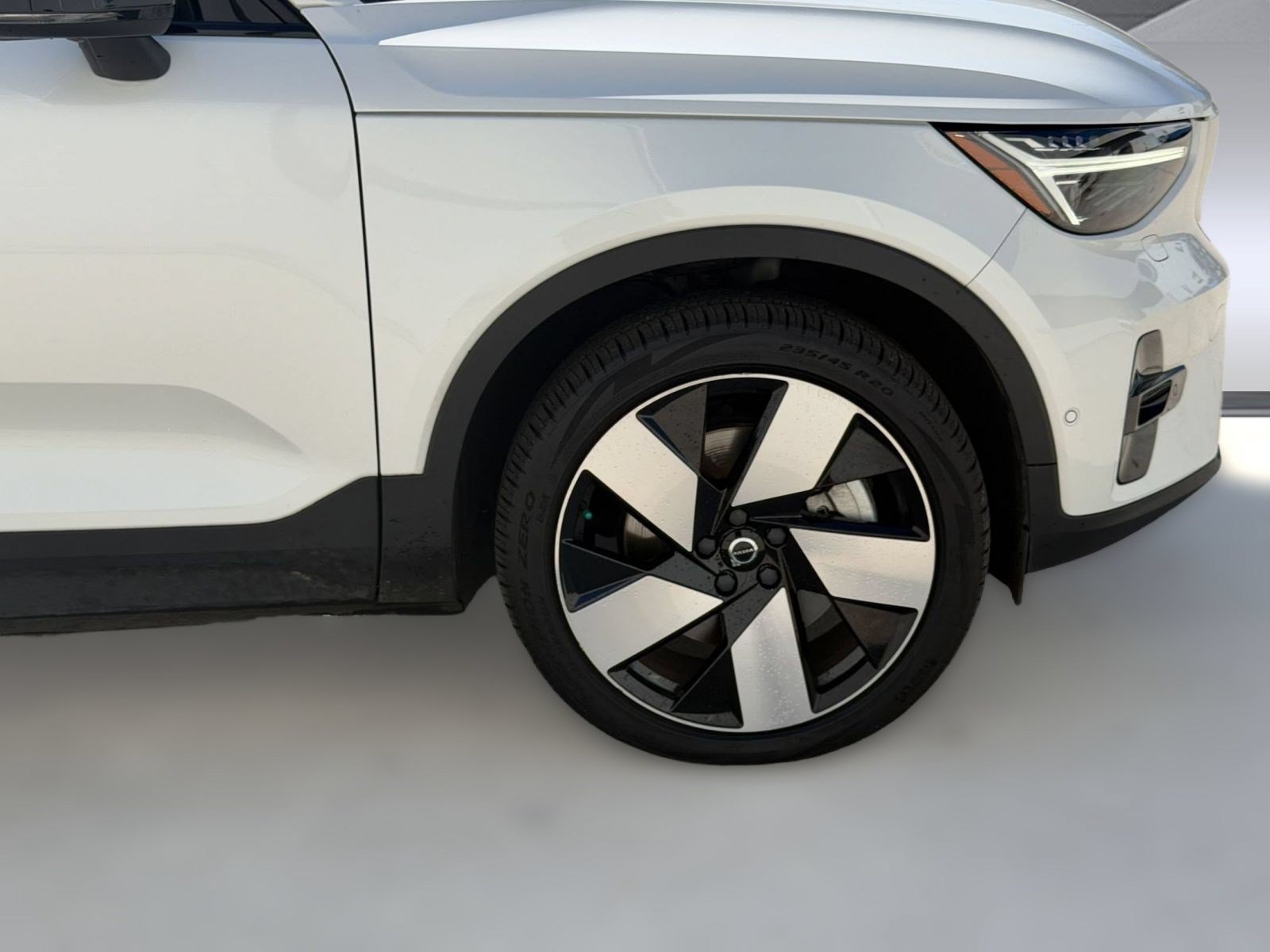 Used 2023 Volvo C40 P8 Recharge Ultimate AWD/4WD image 13