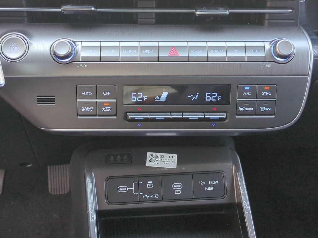 Used 2025 Hyundai Kona SEL FWD image 29