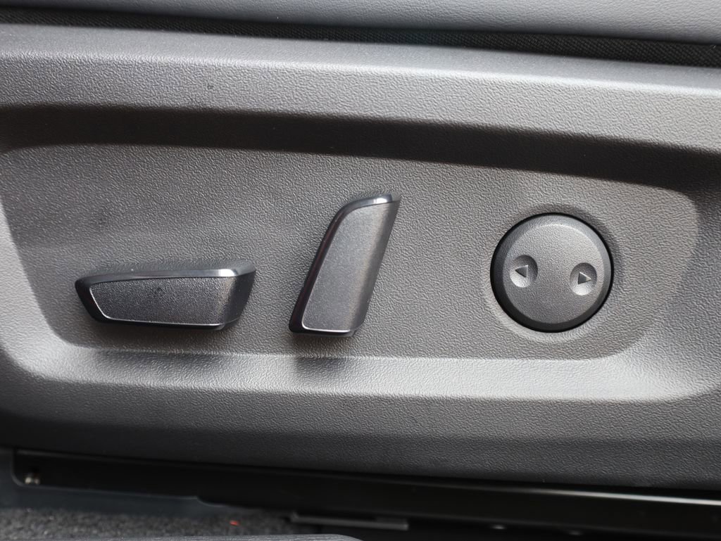 New 2025 Mitsubishi Outlander SE image 32