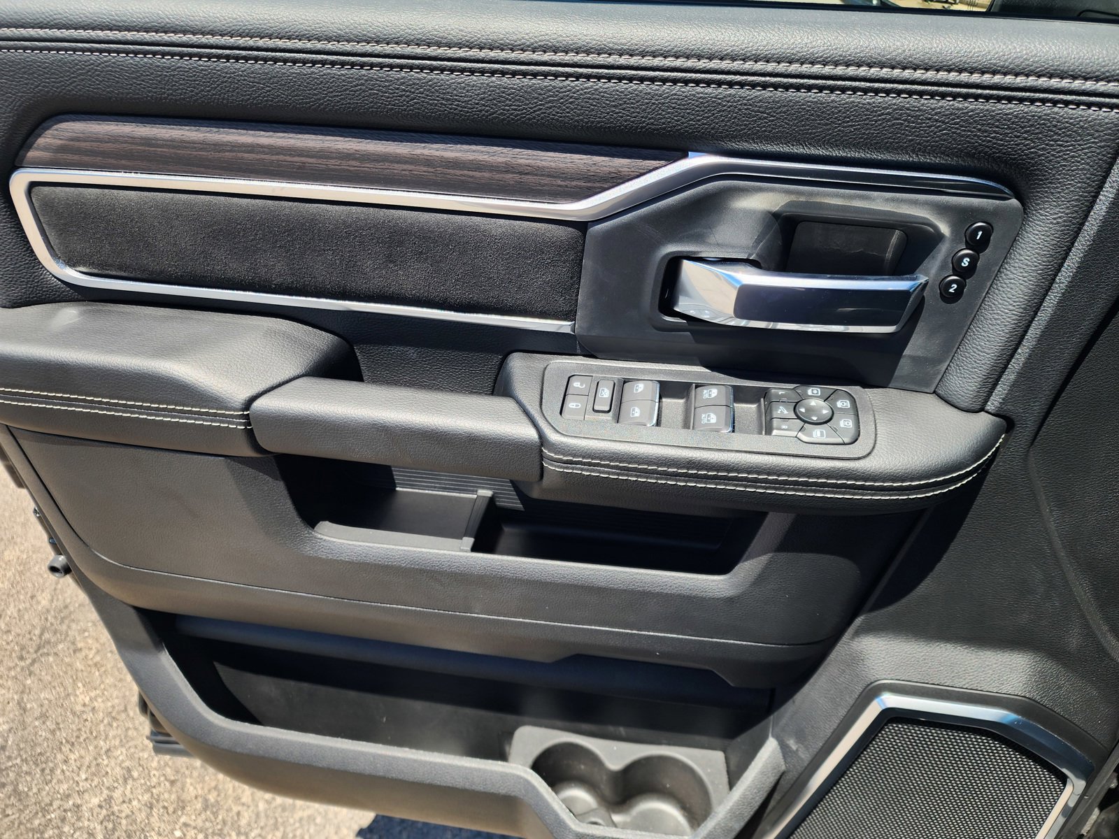 New 2026 RAM 2500 Laramie AWD/4WD image 15