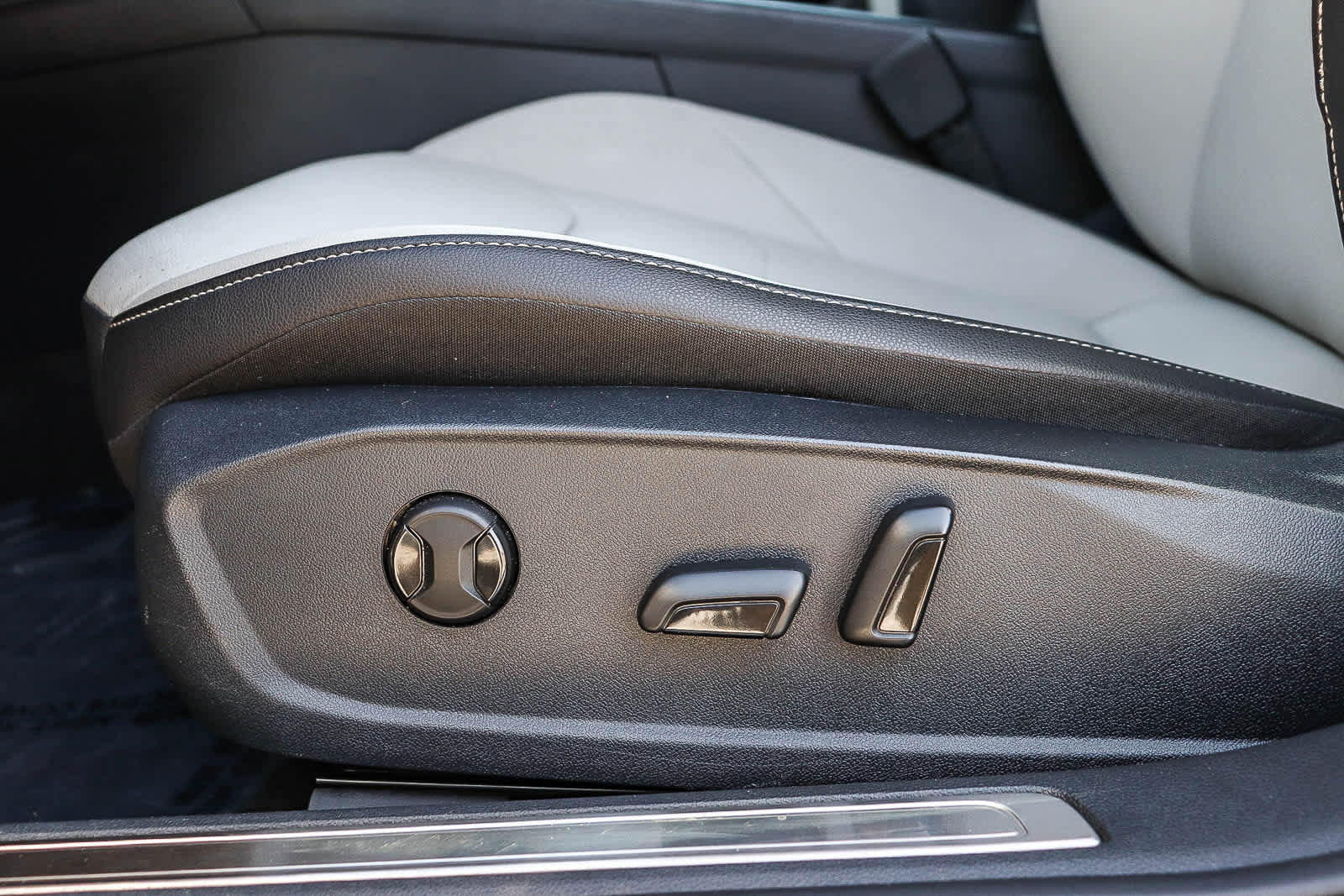 Used 2021 Volkswagen Arteon SE image 21