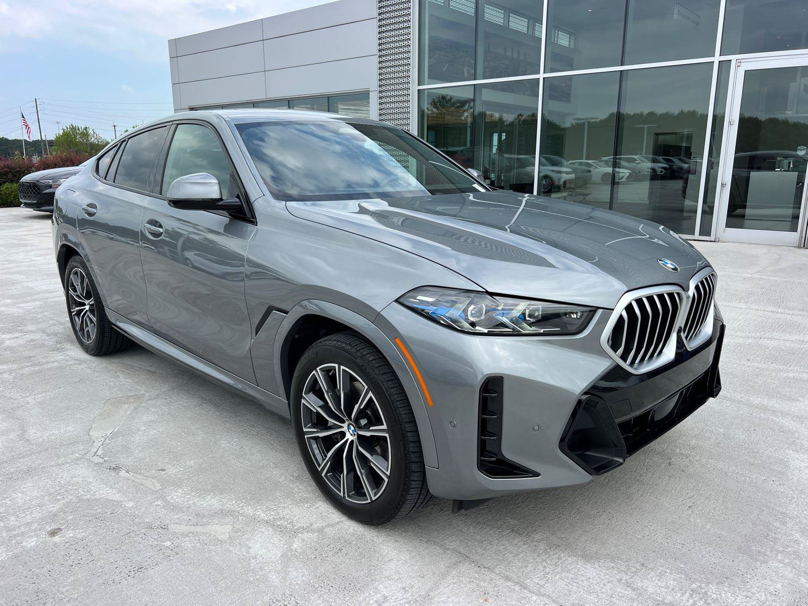 Used 2026 BMW X6 xDrive40i AWD/4WD image 3