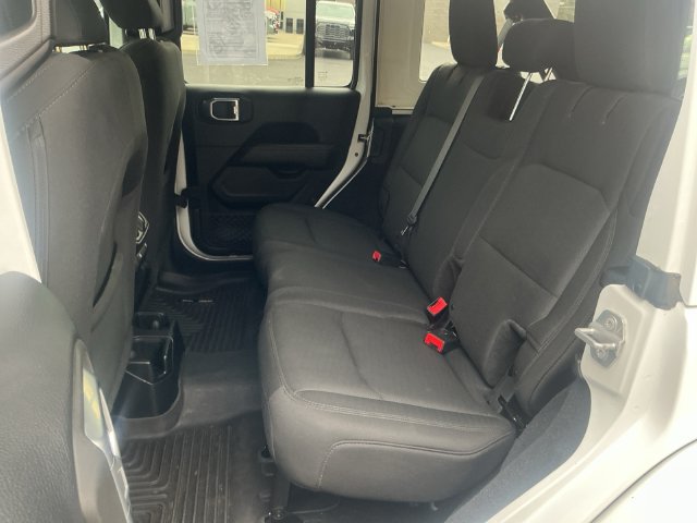 Used 2019 Jeep Wrangler Unlimited Sahara w/ Cold Weather Group AWD/4WD image 22