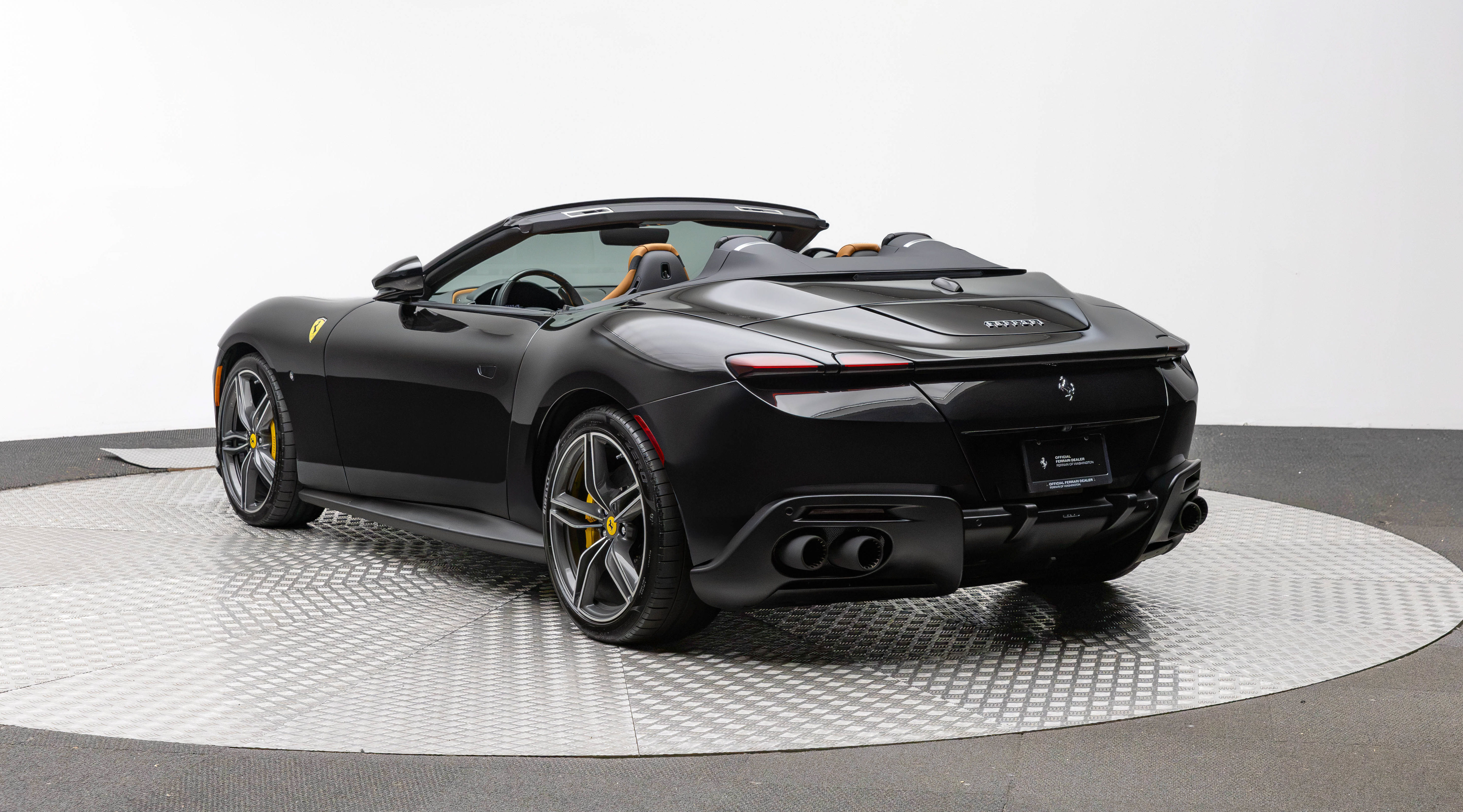 Certified 2025 Ferrari Roma Spider RWD image 3
