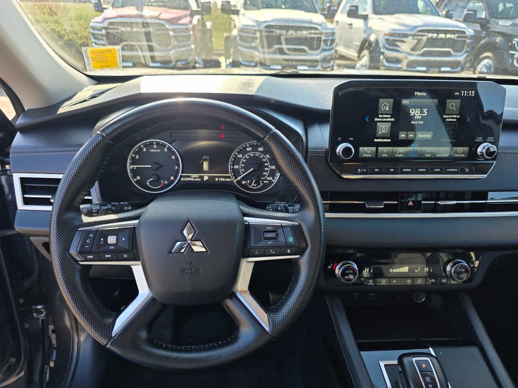 Used 2024 Mitsubishi Outlander SE image 16