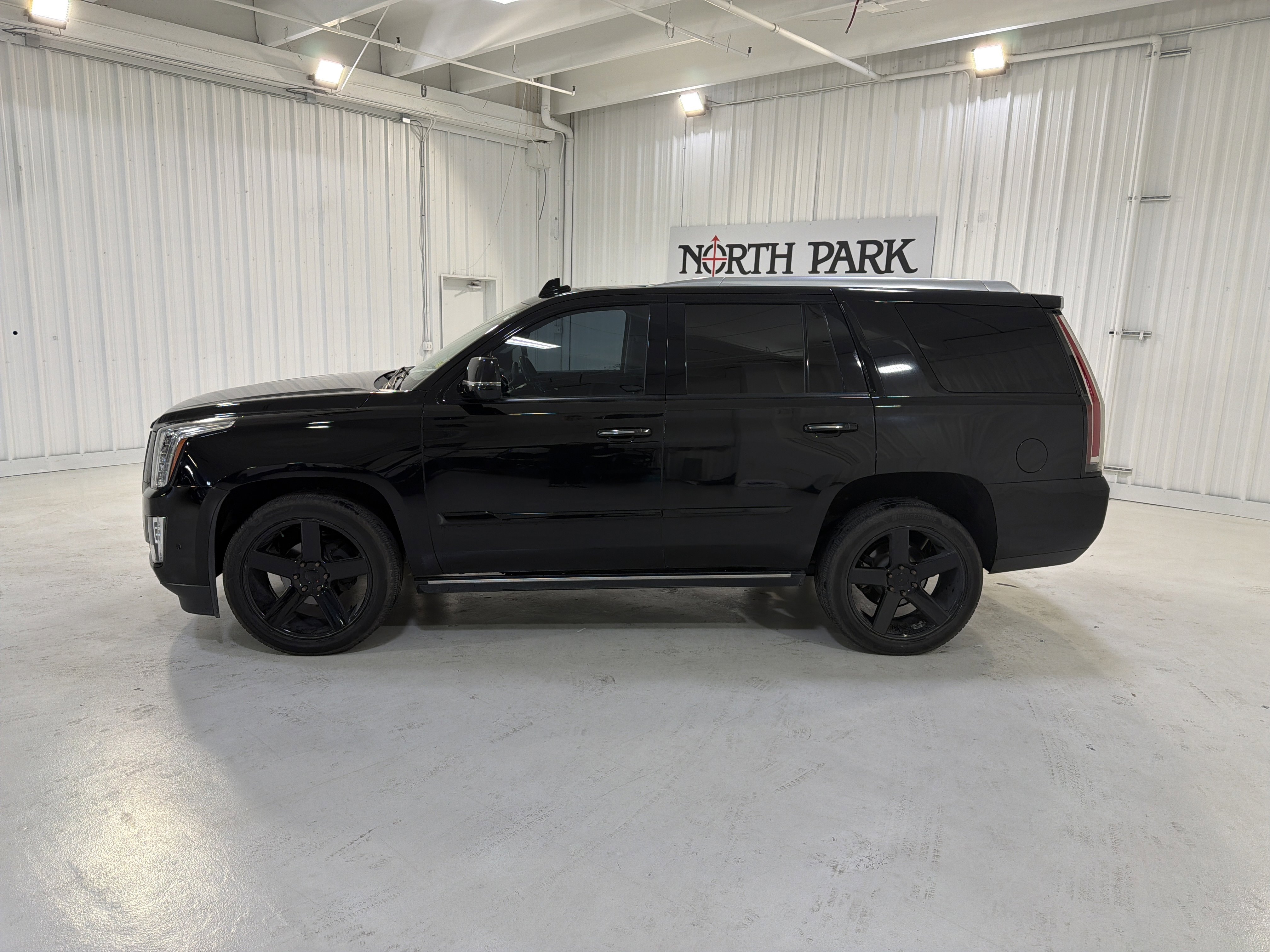 Used 2020 Cadillac Escalade Premium Luxury w/ Escalade Sport Edition image 2