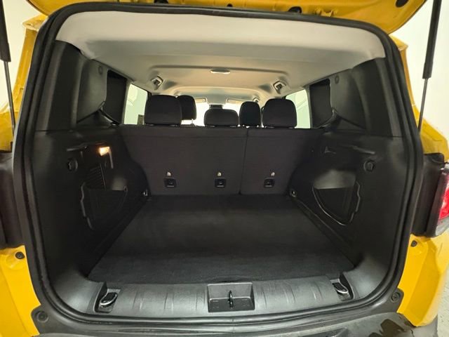 Used 2023 Jeep Renegade Trailhawk AWD/4WD image 9
