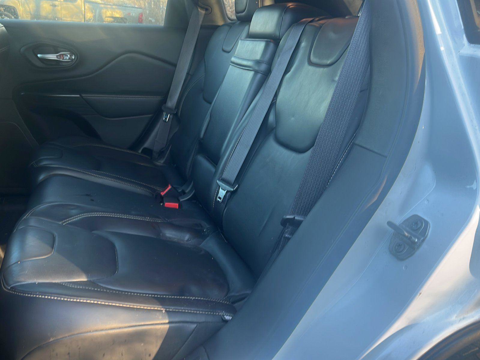 Used 2016 Jeep Cherokee Limited image 18