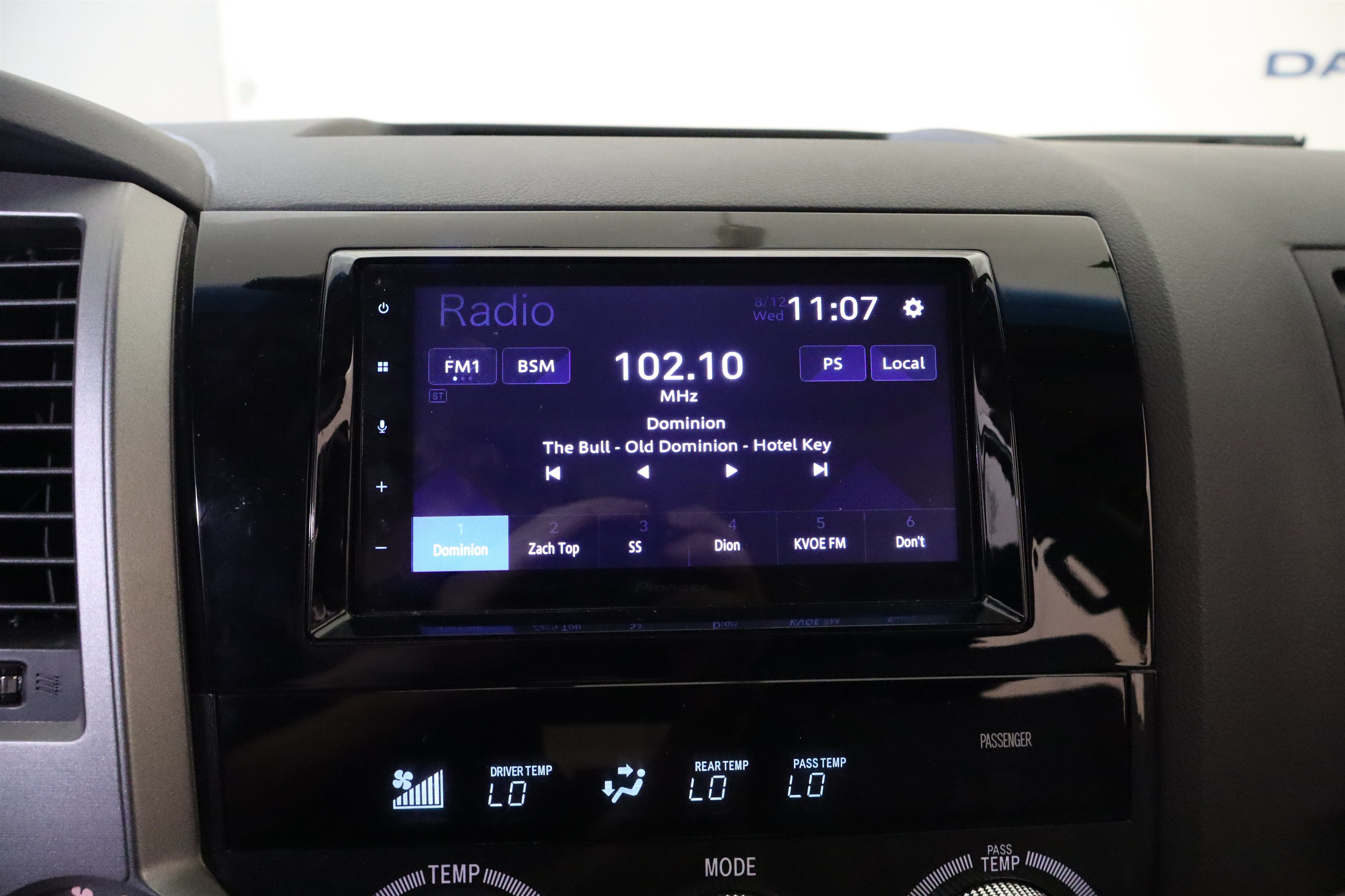 Used 2015 Toyota Sequoia Limited AWD/4WD image 24