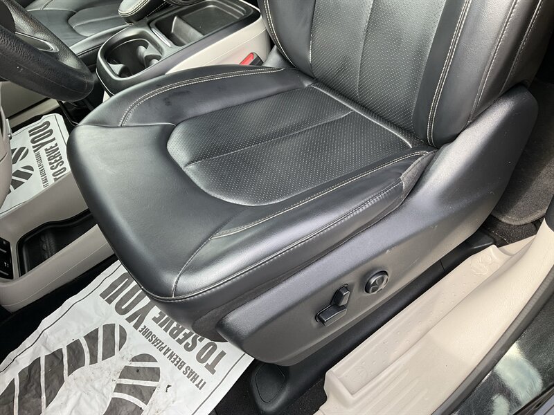 Used 2020 Chrysler Voyager Lxi FWD image 21