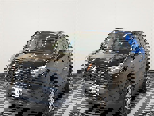 Used 2025 Toyota RAV4 XLE w/ Convenience Package image 9