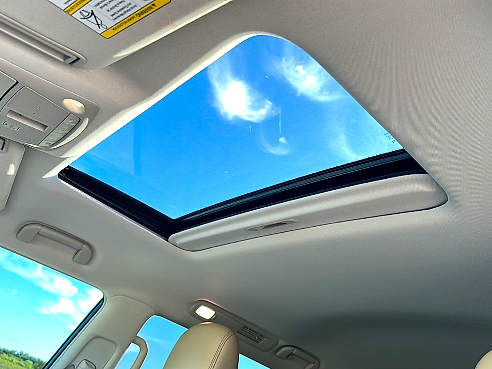 Used 2023 Nissan Armada SL w/ Captain's Chairs Package image 16