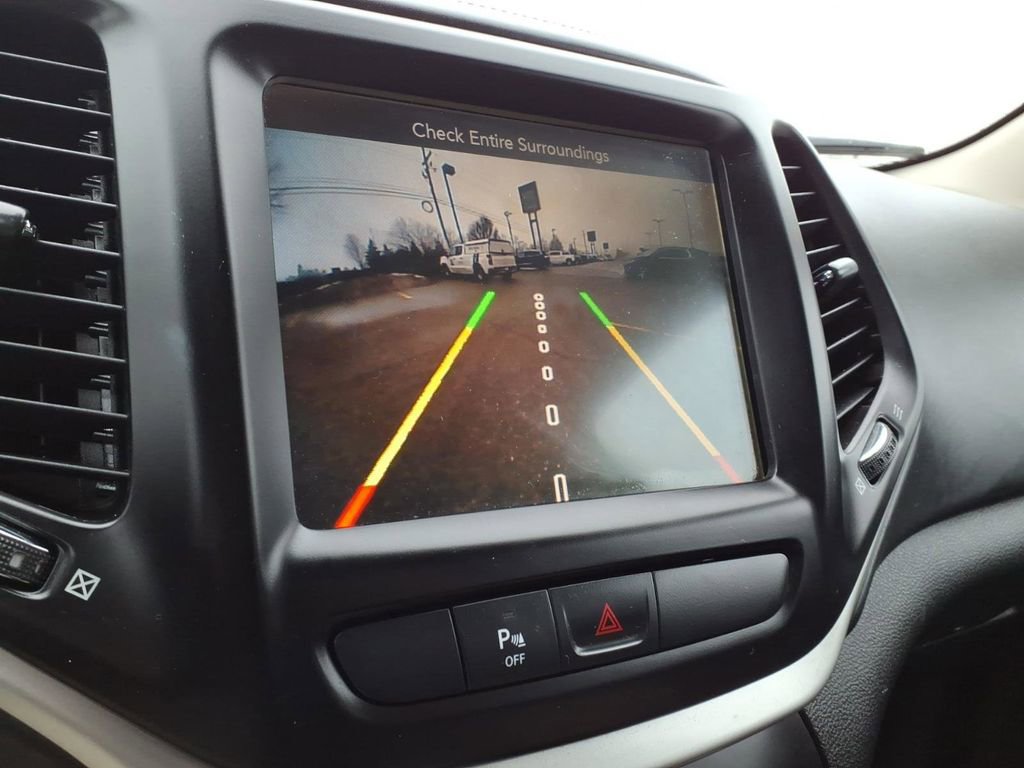 Used 2018 Jeep Cherokee Overland image 18