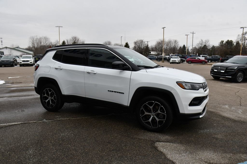 Used 2024 Jeep Compass Limited image 8