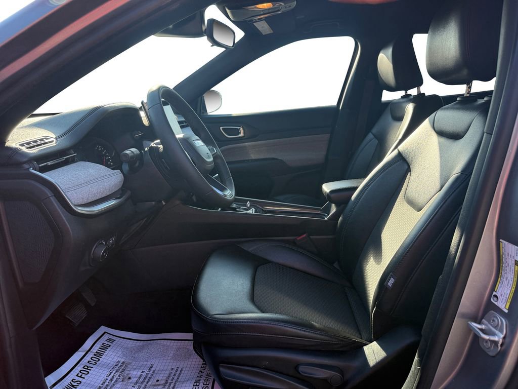 Certified 2024 Jeep Compass Latitude image 9