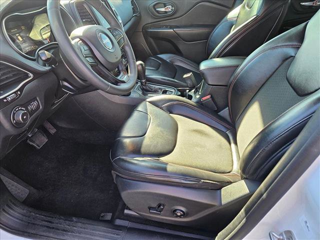 Used 2020 Jeep Cherokee Trailhawk image 15