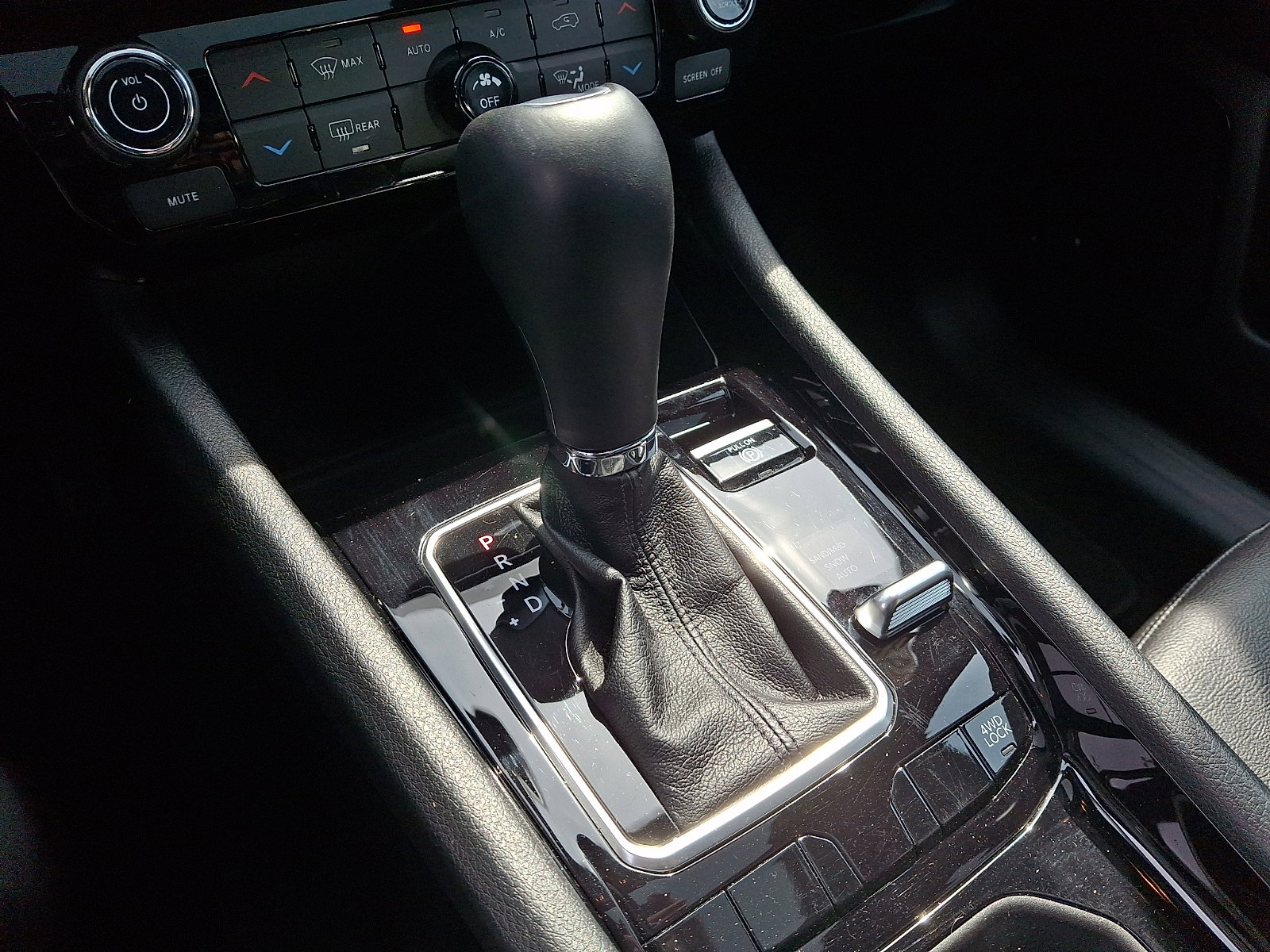 Certified 2024 Jeep Compass Limited w/ High Altitude Package image 17