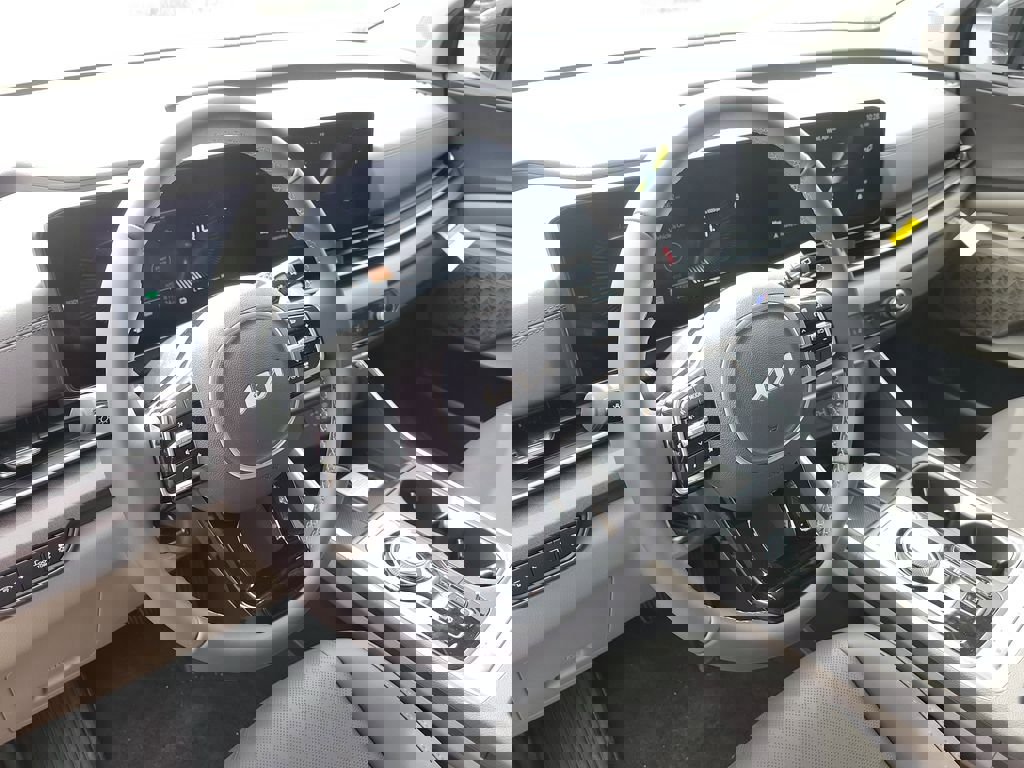 New 2026 Kia Carnival EX FWD image 23