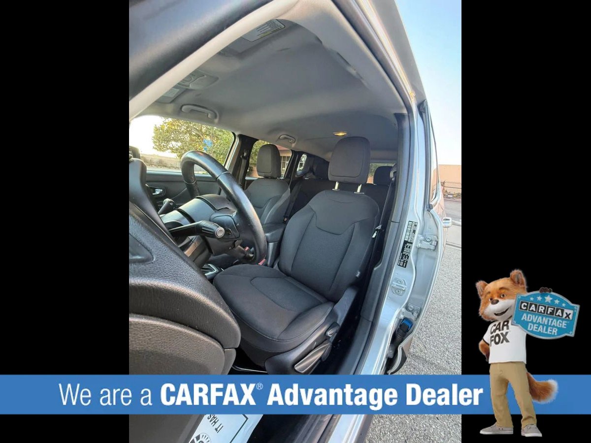Used 2018 Jeep Renegade Altitude FWD image 13
