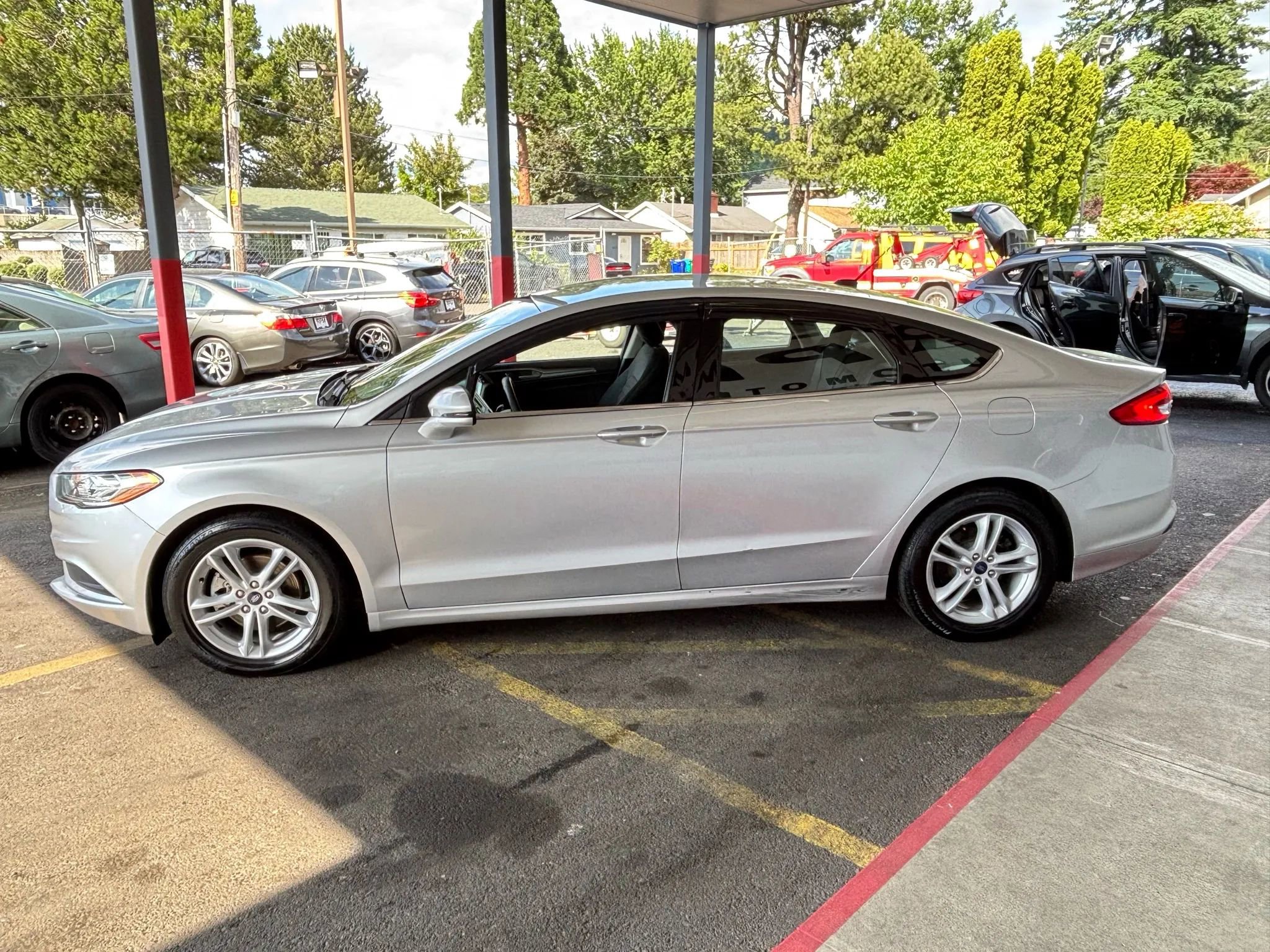 Used 2018 Ford Fusion SE image 4
