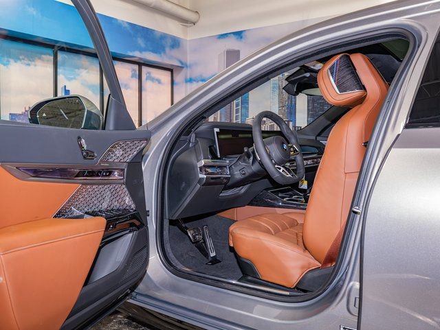 Used 2026 BMW 740i xDrive w/ Premium Package image 13
