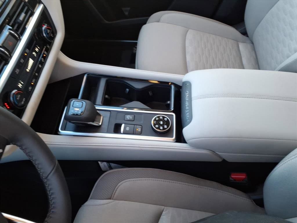 New 2025 Nissan Pathfinder SV w/ Black Appearance Package image 15