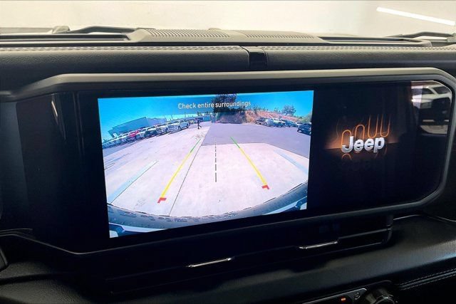 Used 2024 Jeep Wrangler Unlimited Rubicon AWD/4WD image 23