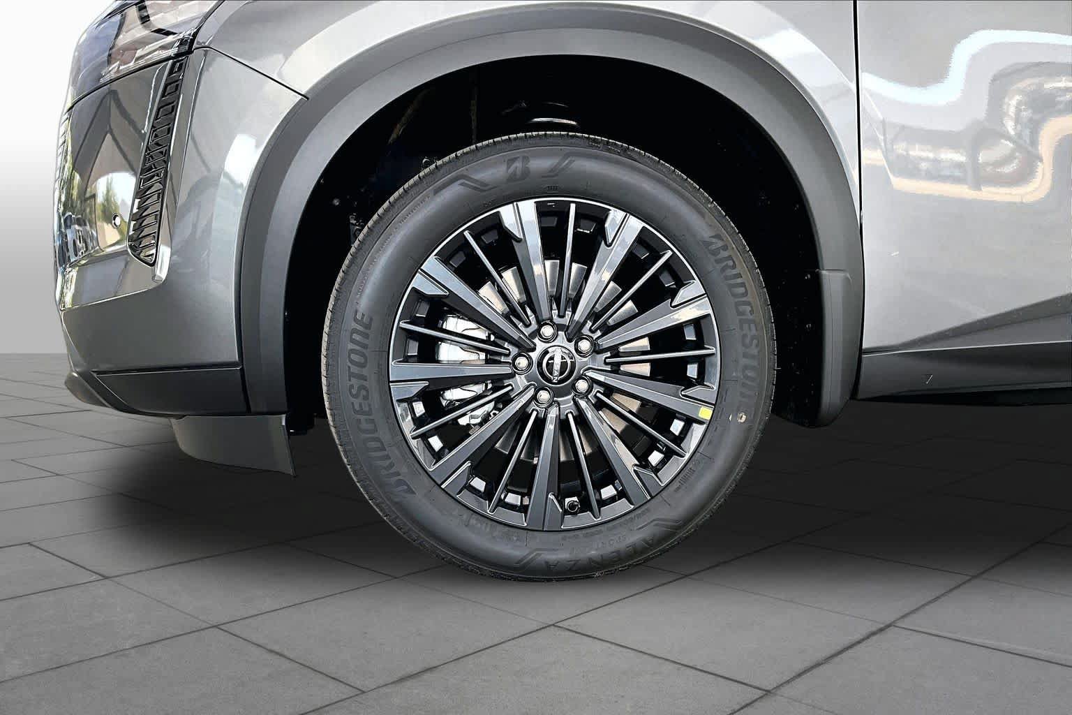 New 2026 Nissan Pathfinder SL FWD image 9