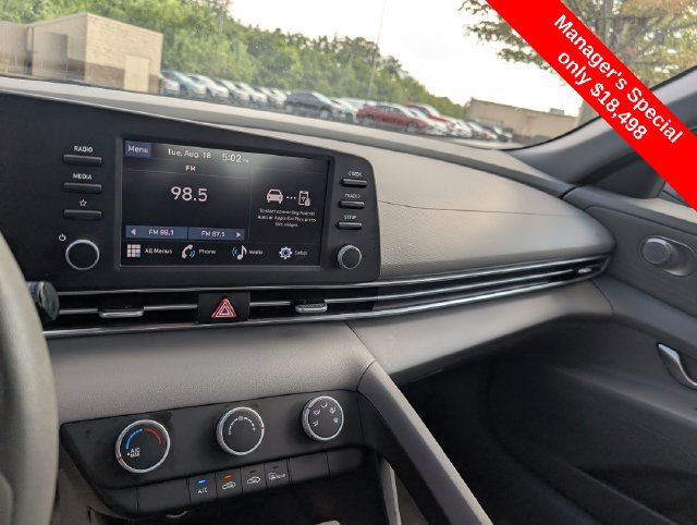 Certified 2024 Hyundai Elantra SE FWD image 21
