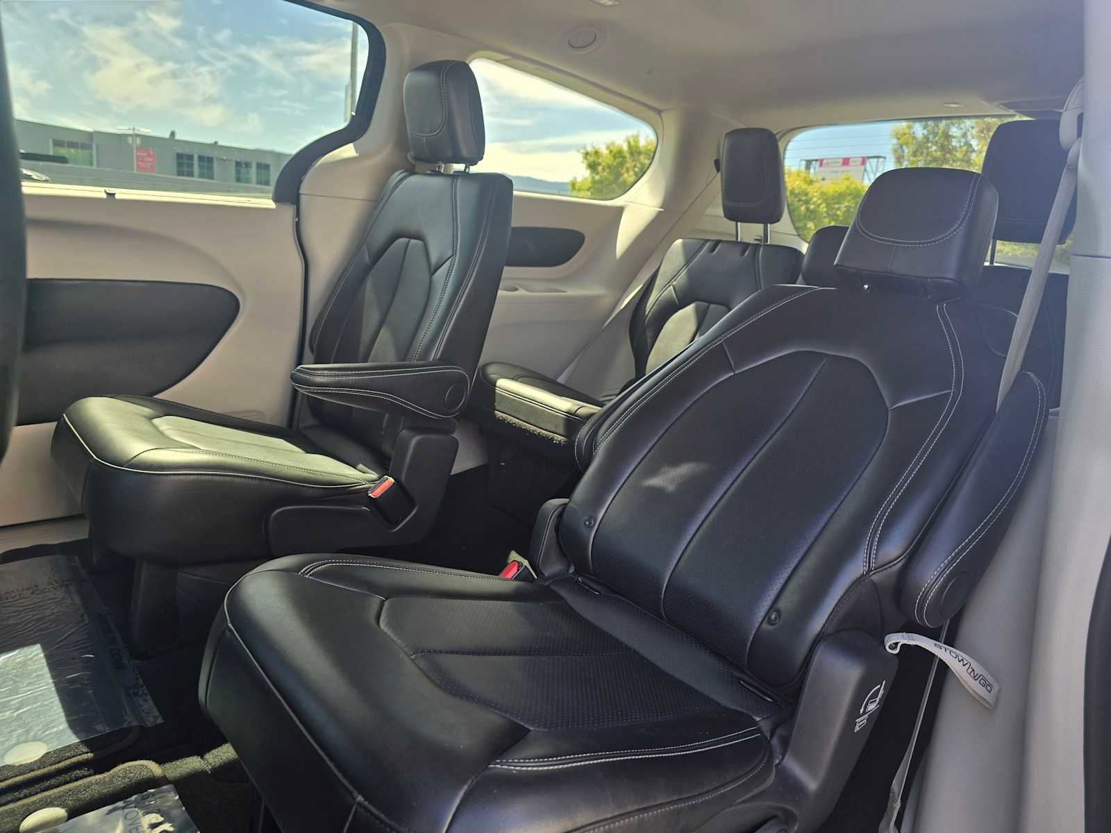 Used 2024 Chrysler Pacifica Touring-L image 20