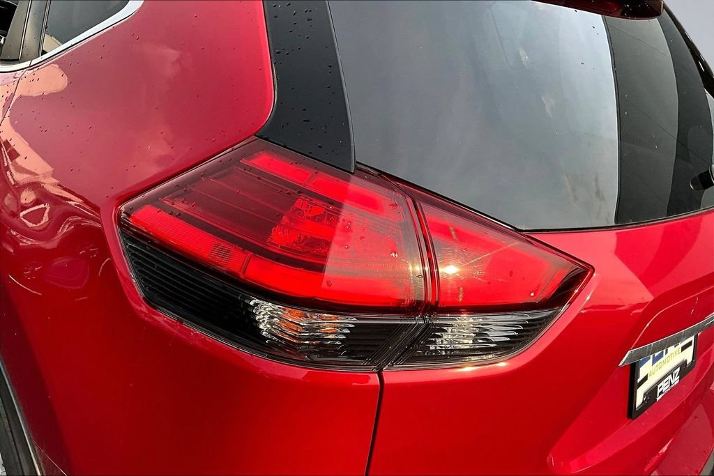 Used 2017 Nissan Rogue SV AWD/4WD image 19
