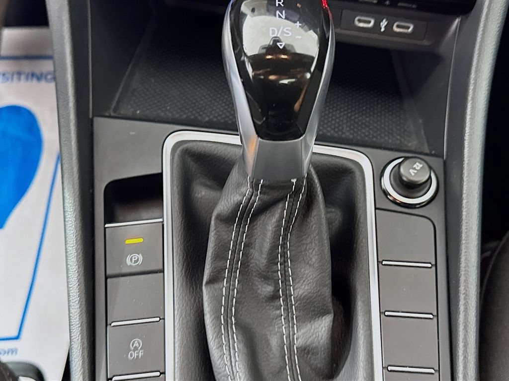 Used 2025 Volkswagen Jetta Sport FWD image 19