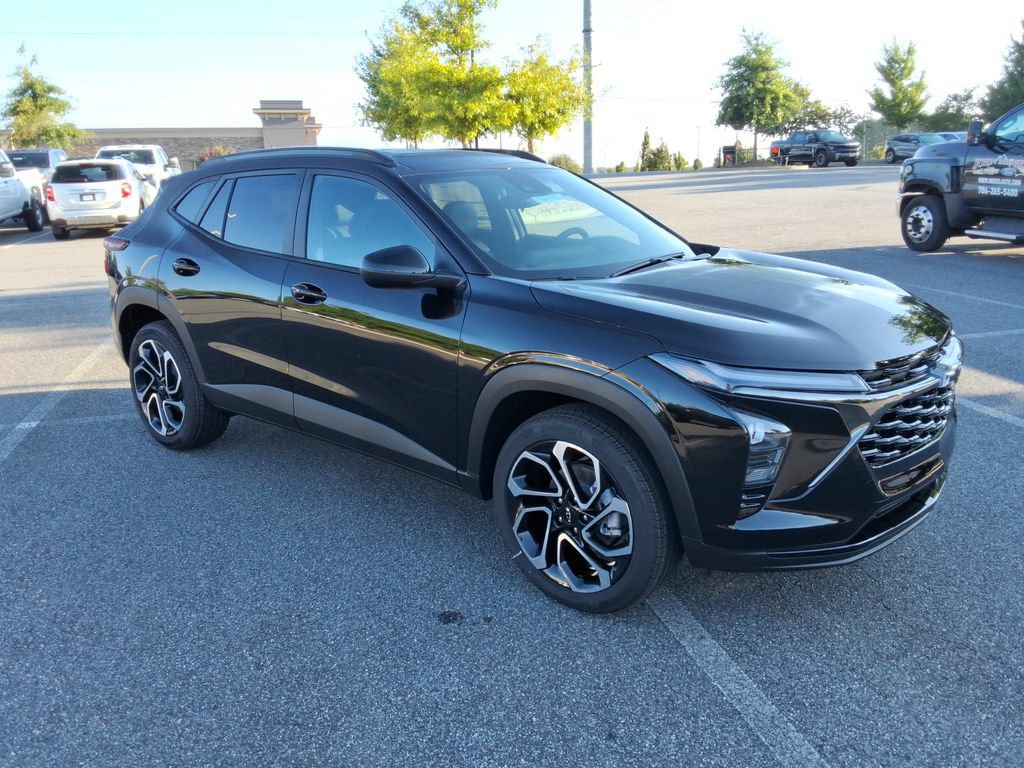 New 2026 Chevrolet Trax RS w/ Sunroof Package FWD video 3