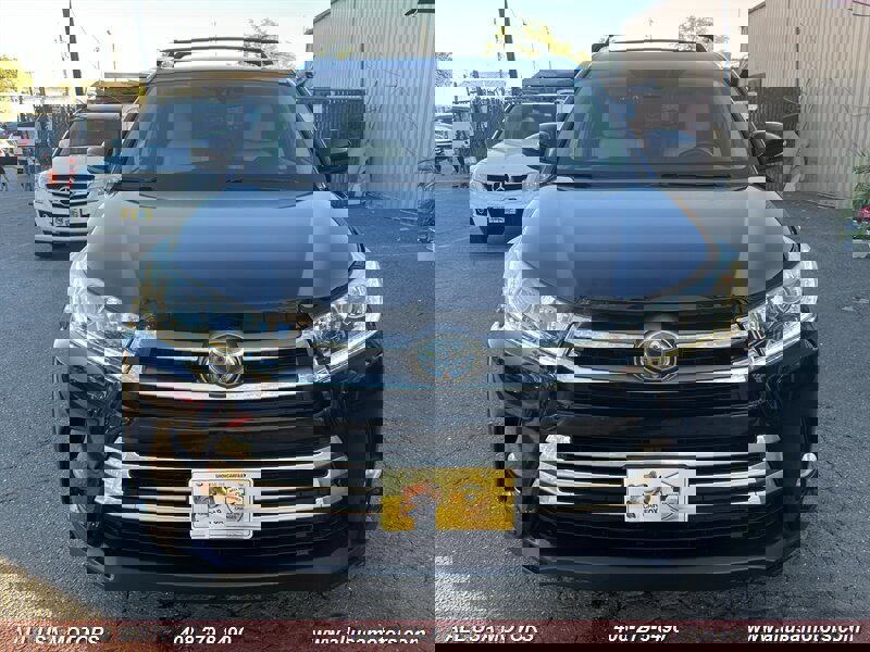 Used 2017 Toyota Highlander Limited image 4