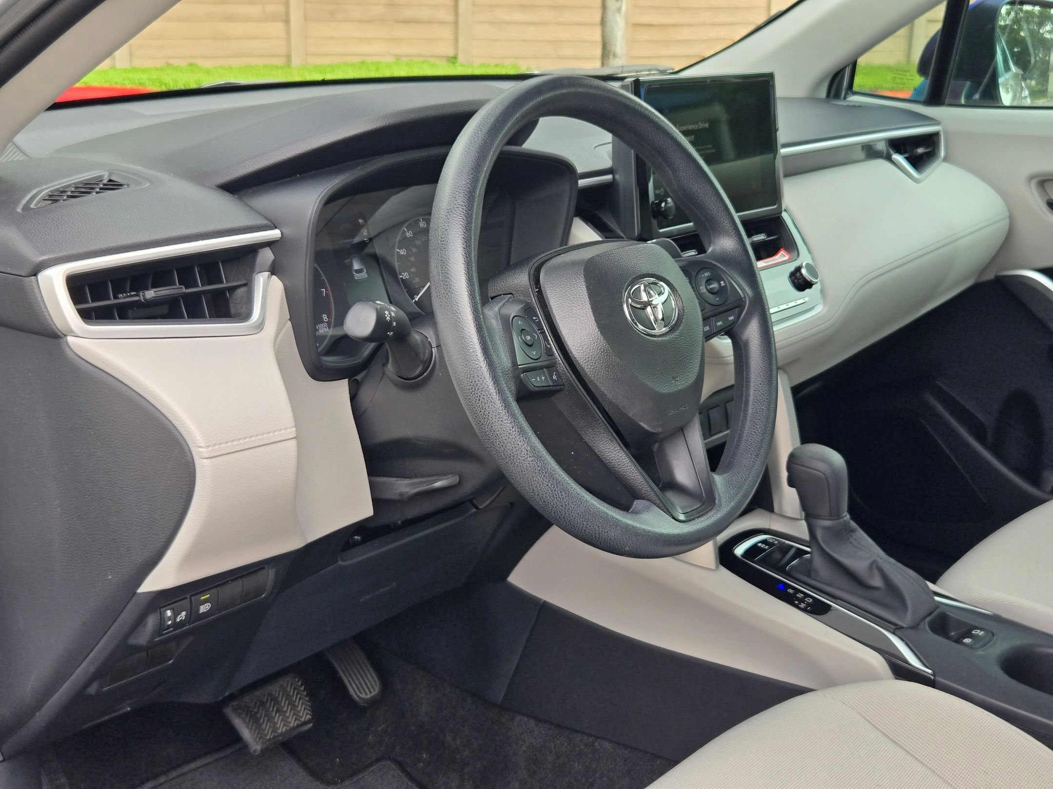 Used 2025 Toyota Corolla Cross L FWD image 12