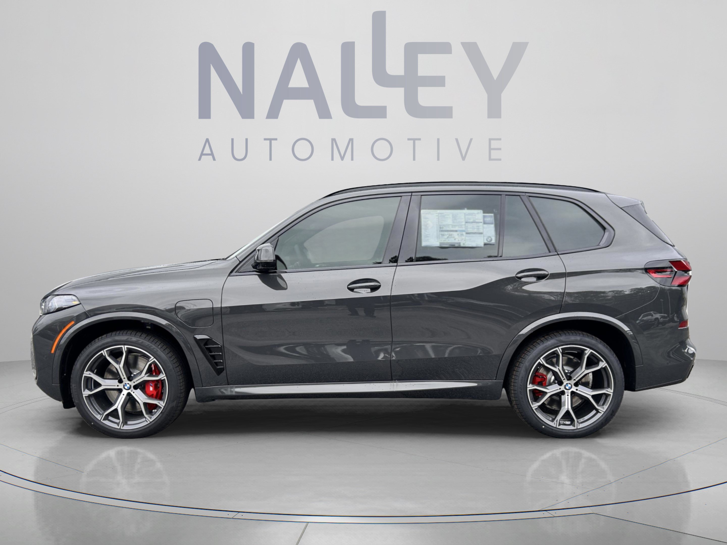 Used 2026 BMW X5 xDrive50e w/ M Sport Package AWD/4WD image 2