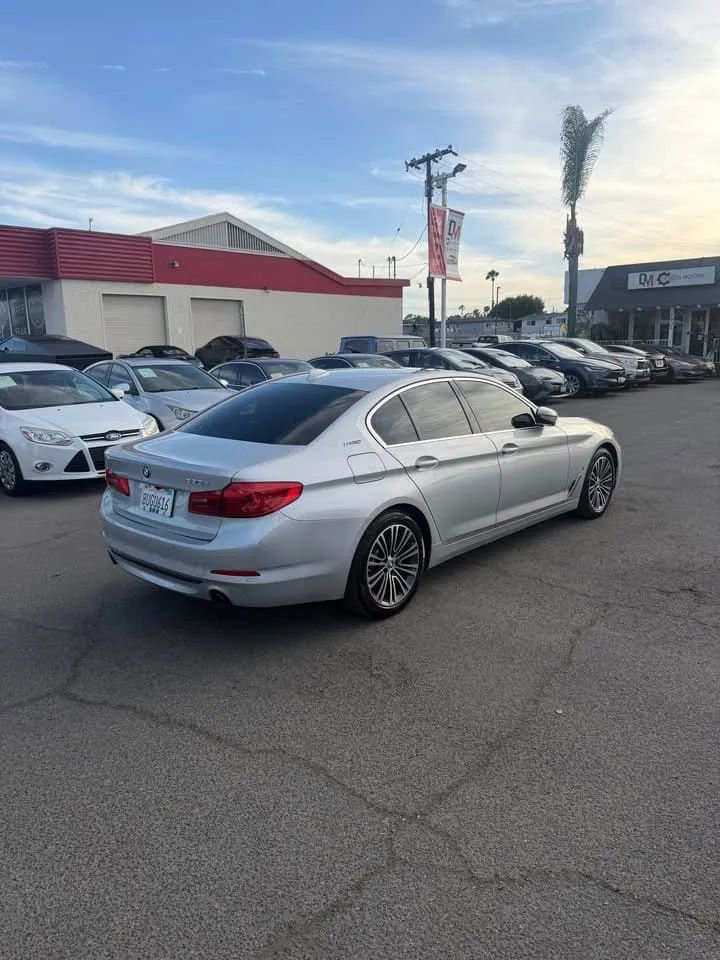 Used 2019 BMW 530e w/ Convenience Package RWD image 4
