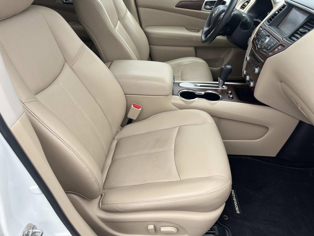Used 2019 Nissan Pathfinder Platinum image 29