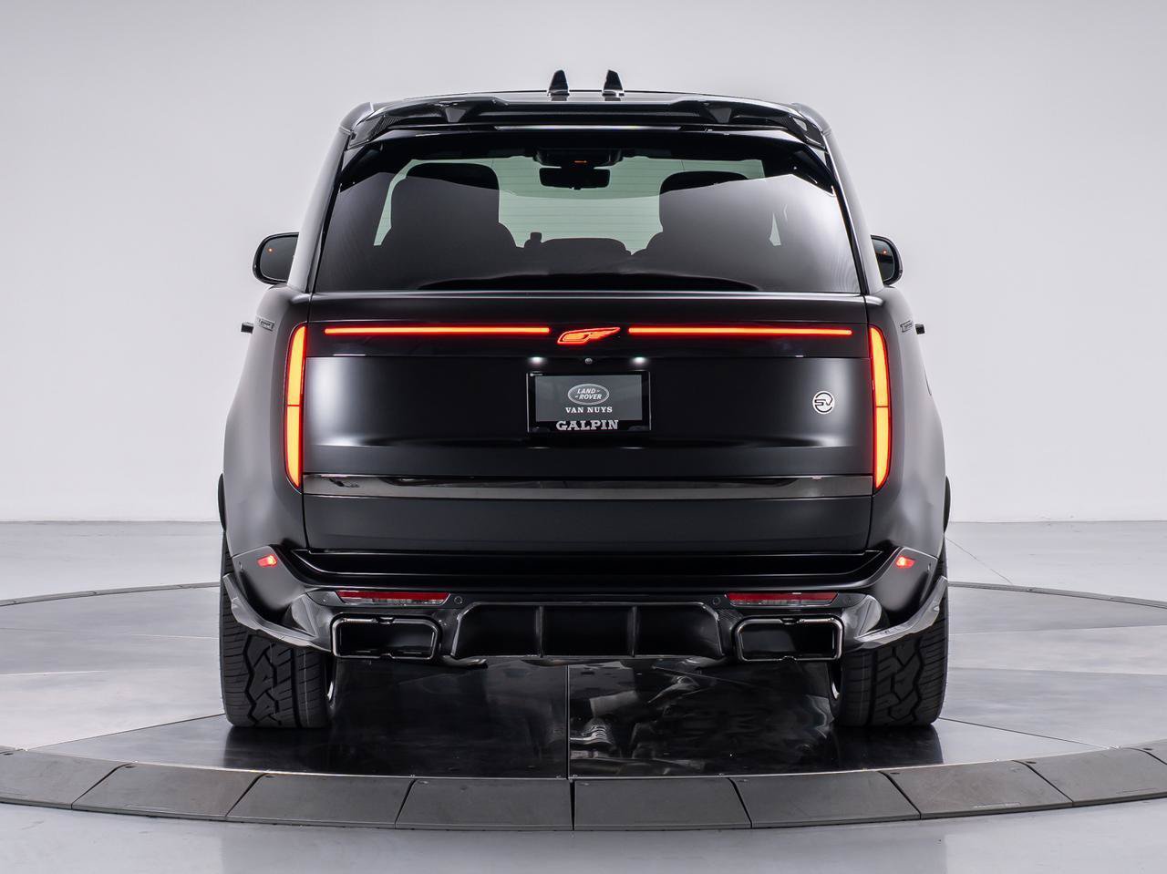 Used 2025 Land Rover Range Rover SV AWD/4WD image 5