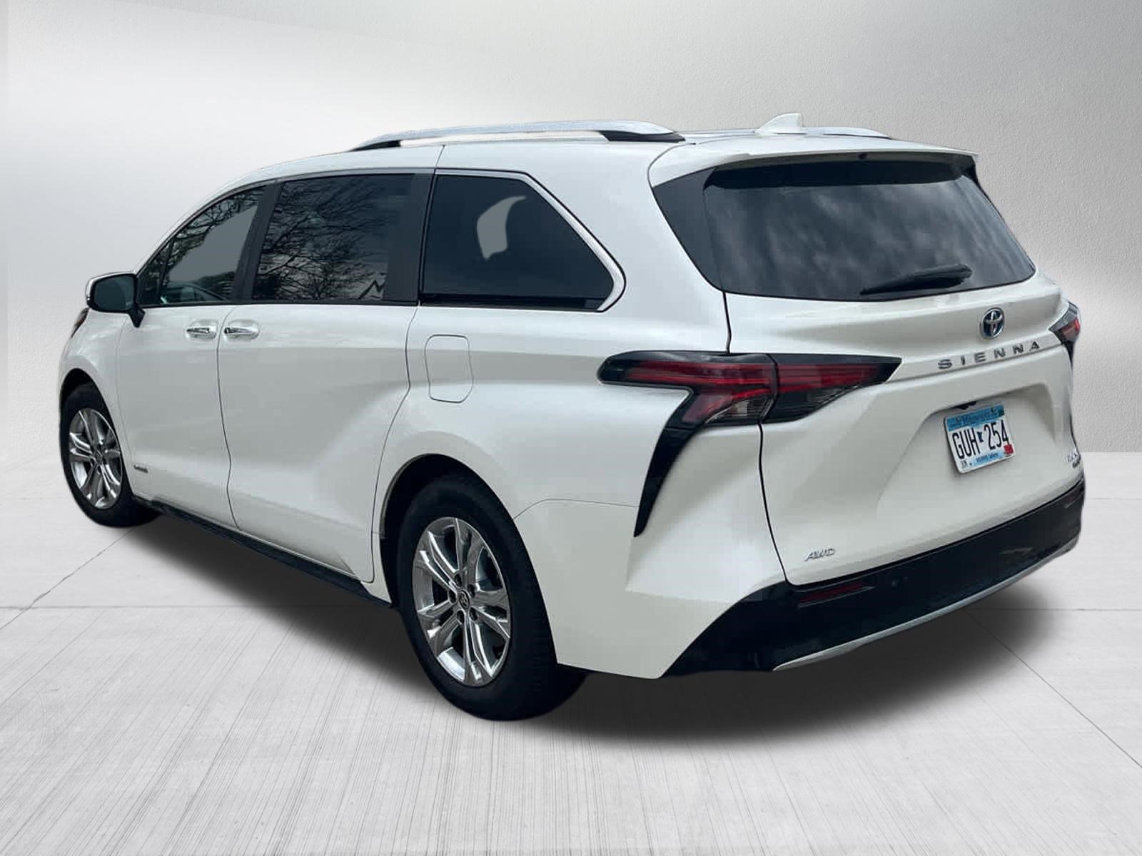 Certified 2021 Toyota Sienna Platinum image 3