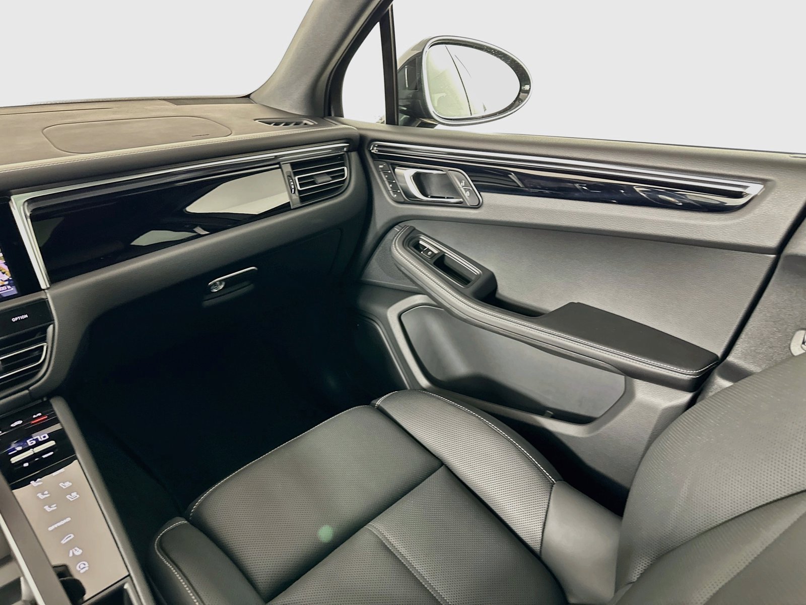 New 2026 Porsche Macan AWD/4WD image 23